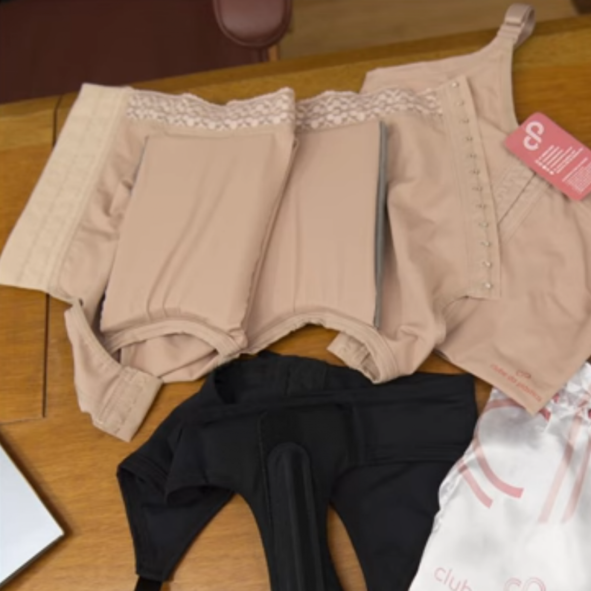 Top com sustentação nas laterais em espuma